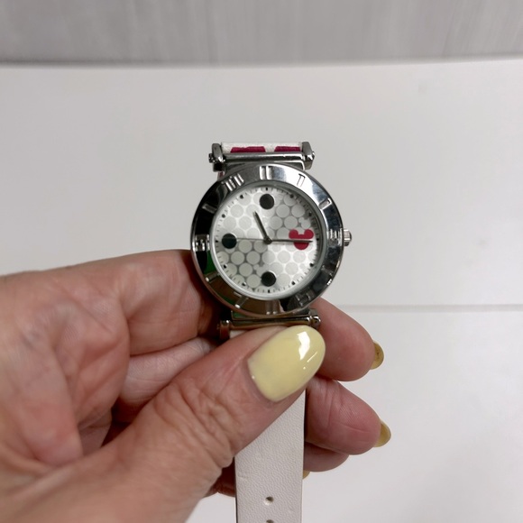 Official Disney Parks wristwatch - Picture 7 of 8